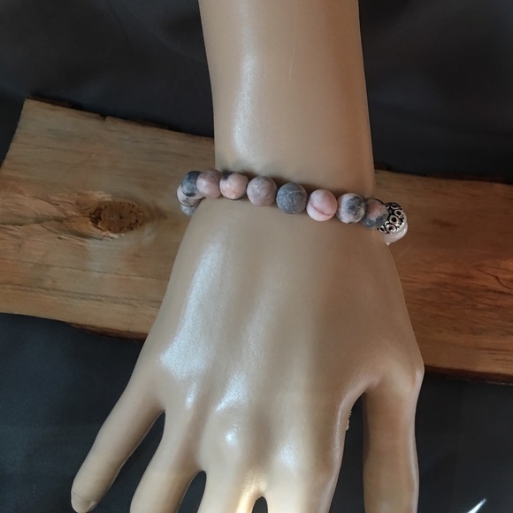 Matte pink zebra and quartz beaded bracelet - Picture 5 of 7